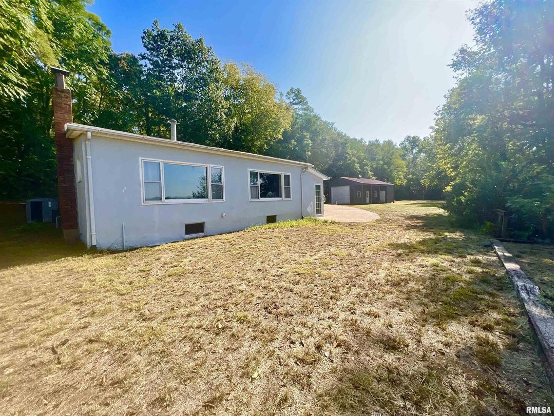 206 2nd St., New Boston, IL 61272