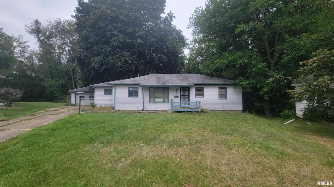 1100 34th Avenue Ct., East Moline, IL 61244