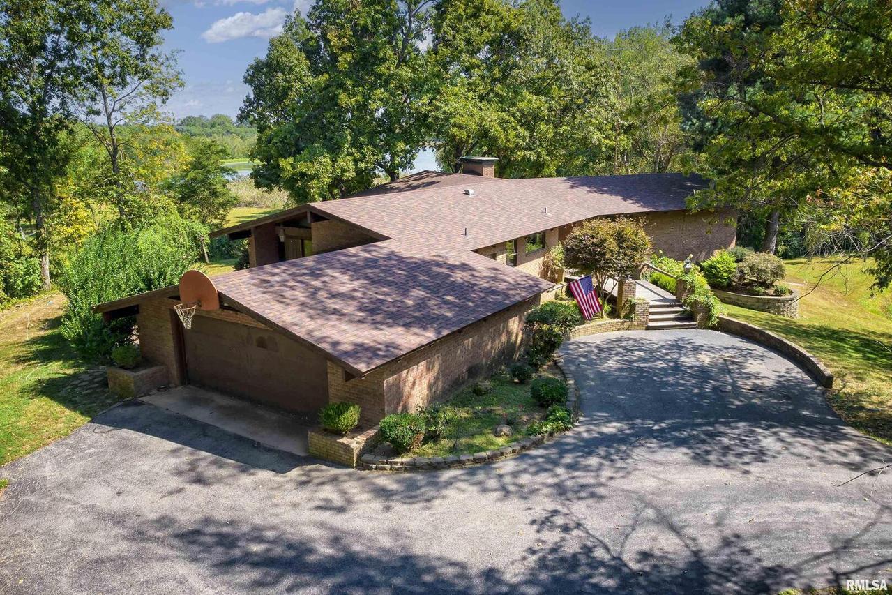 555 E Karel Park Rd., Eldorado, IL 62930