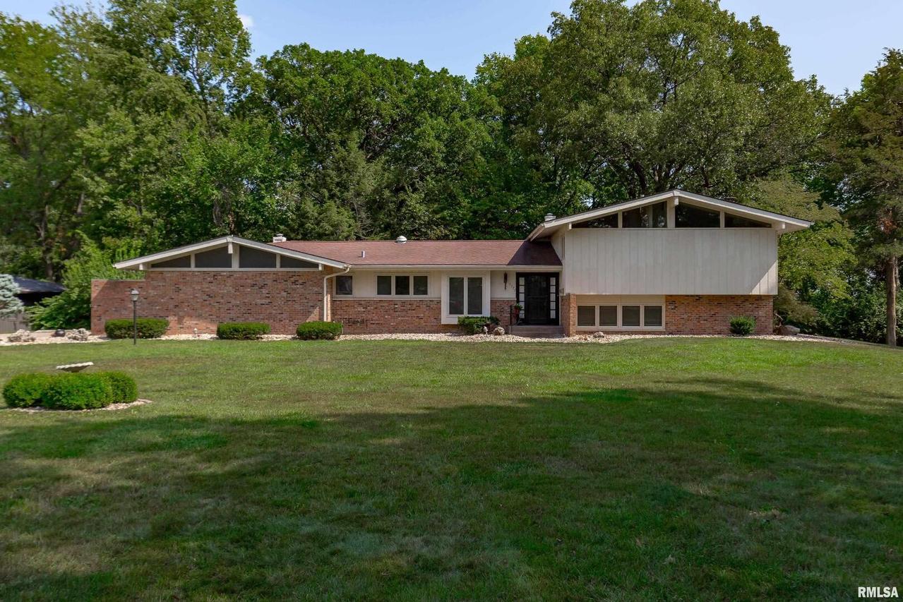 5372 36th Avenue Ct., Moline, IL 61265