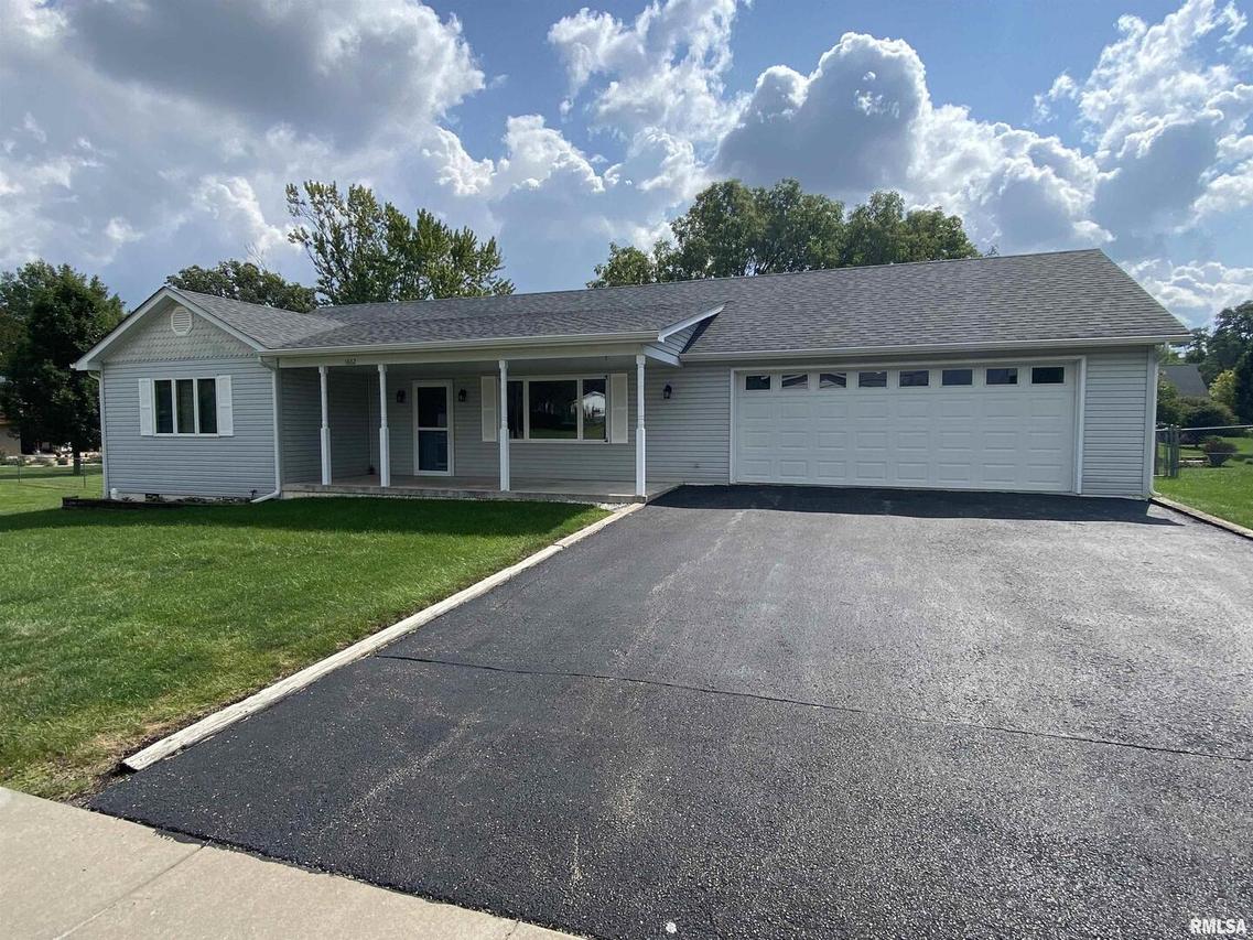 1662 W North St., Galesburg, IL 61401
