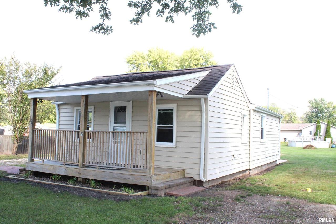 208 6th St., Colona, IL 61241