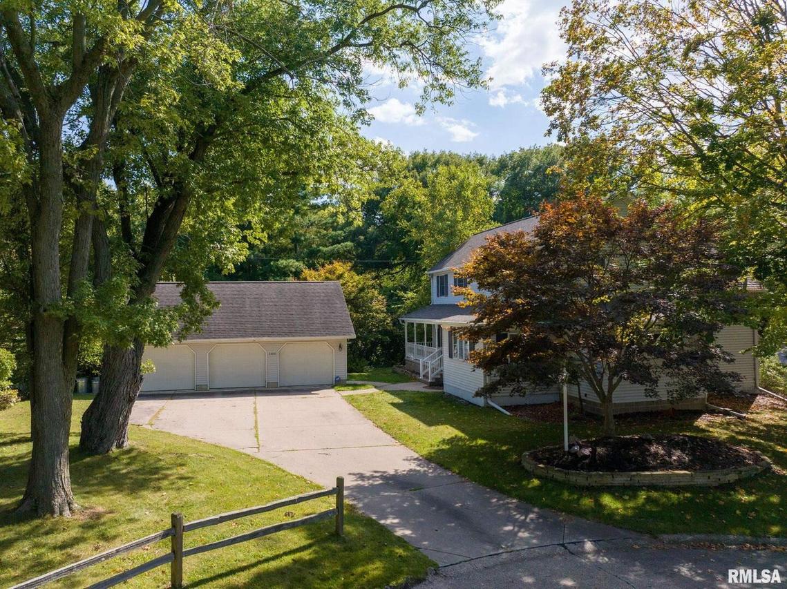 2400 29th Avenue Ct., Moline, IL 61265