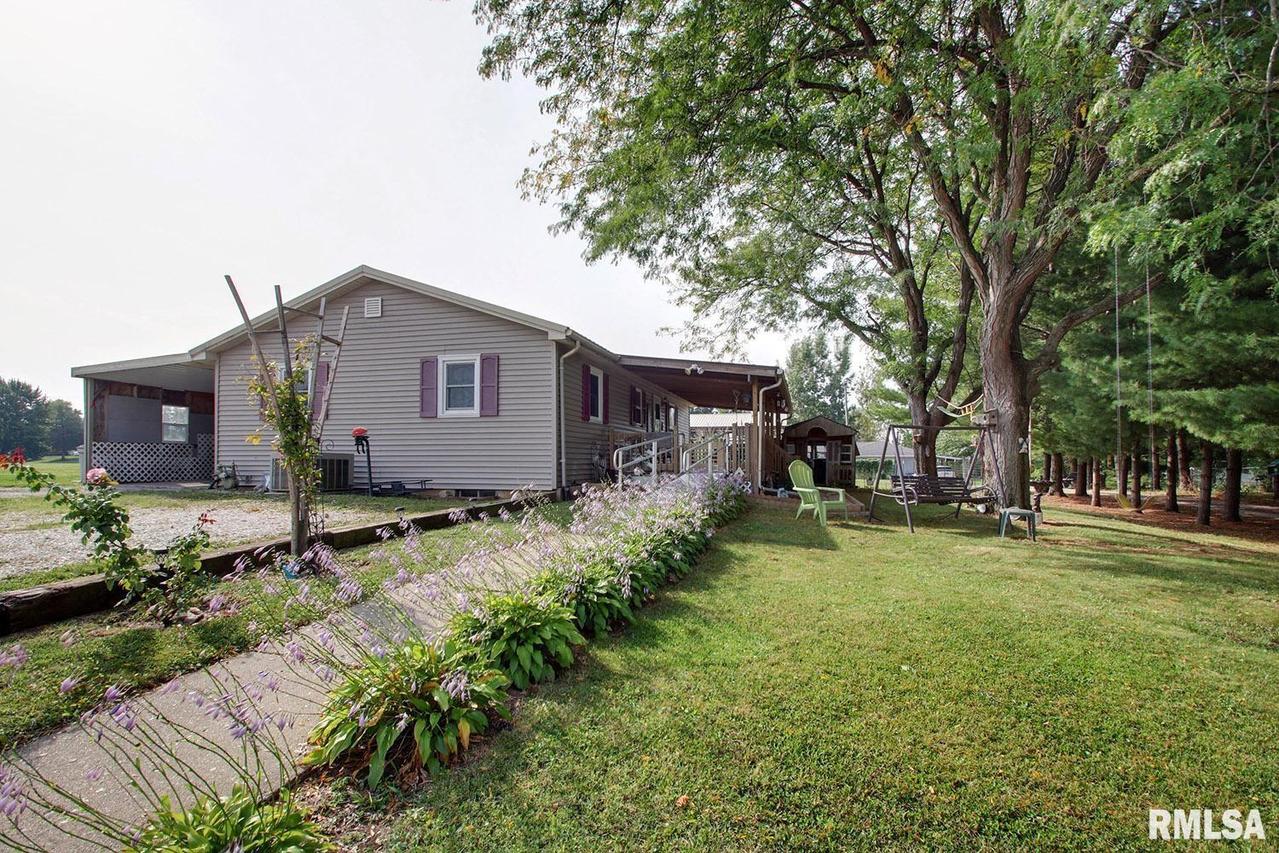 448 W Washington St., Mendon, IL 62351