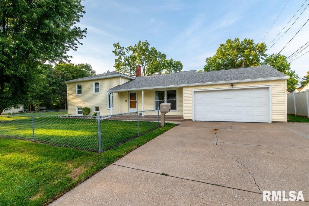 2205 22 1/2 Ave., Rock Island, IL 61201