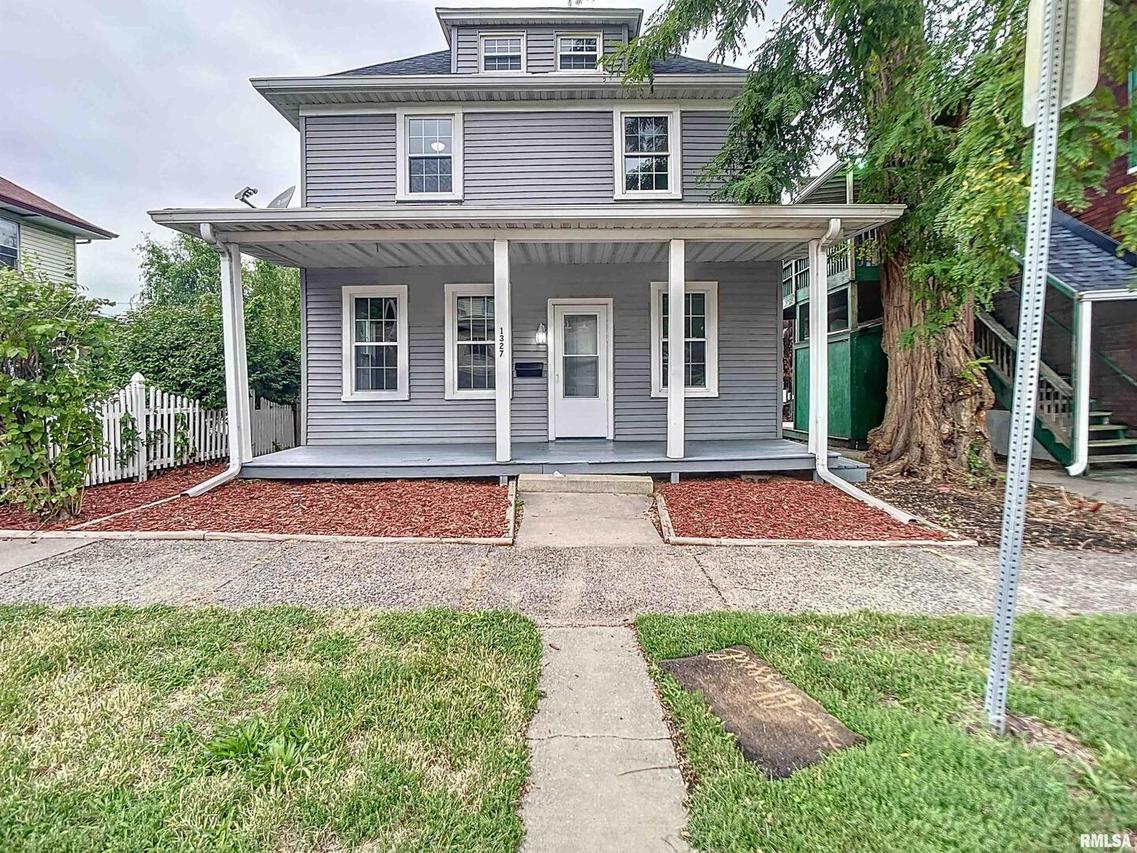 1327 7th Ave., Moline, IL 61265
