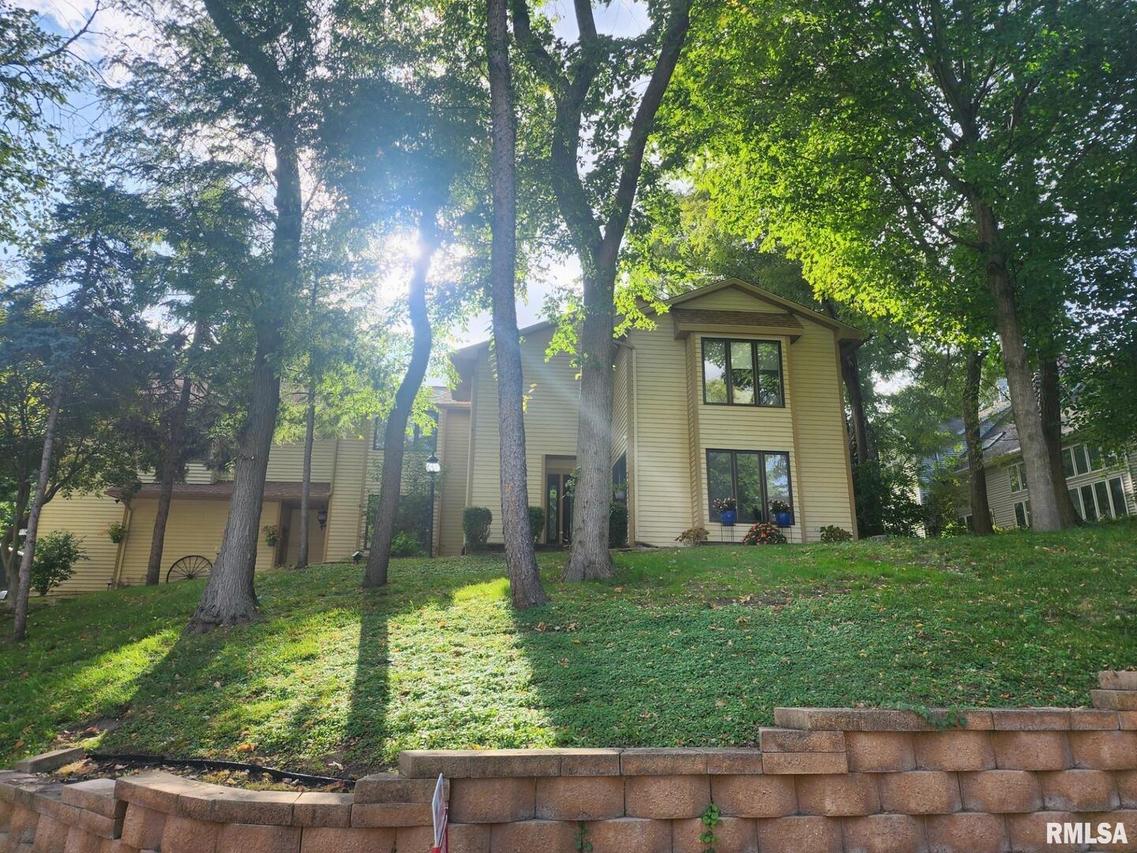 4 Red Oak Ct., Moline, IL 61265