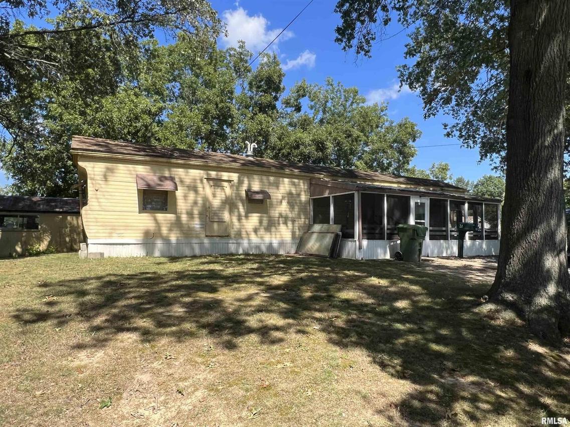 210 W 13th St., Johnston City, IL 62951