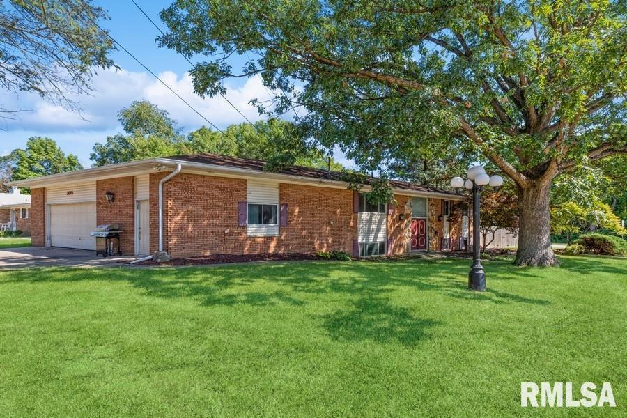 305 22nd Avenue Ct., East Moline, IL 61244