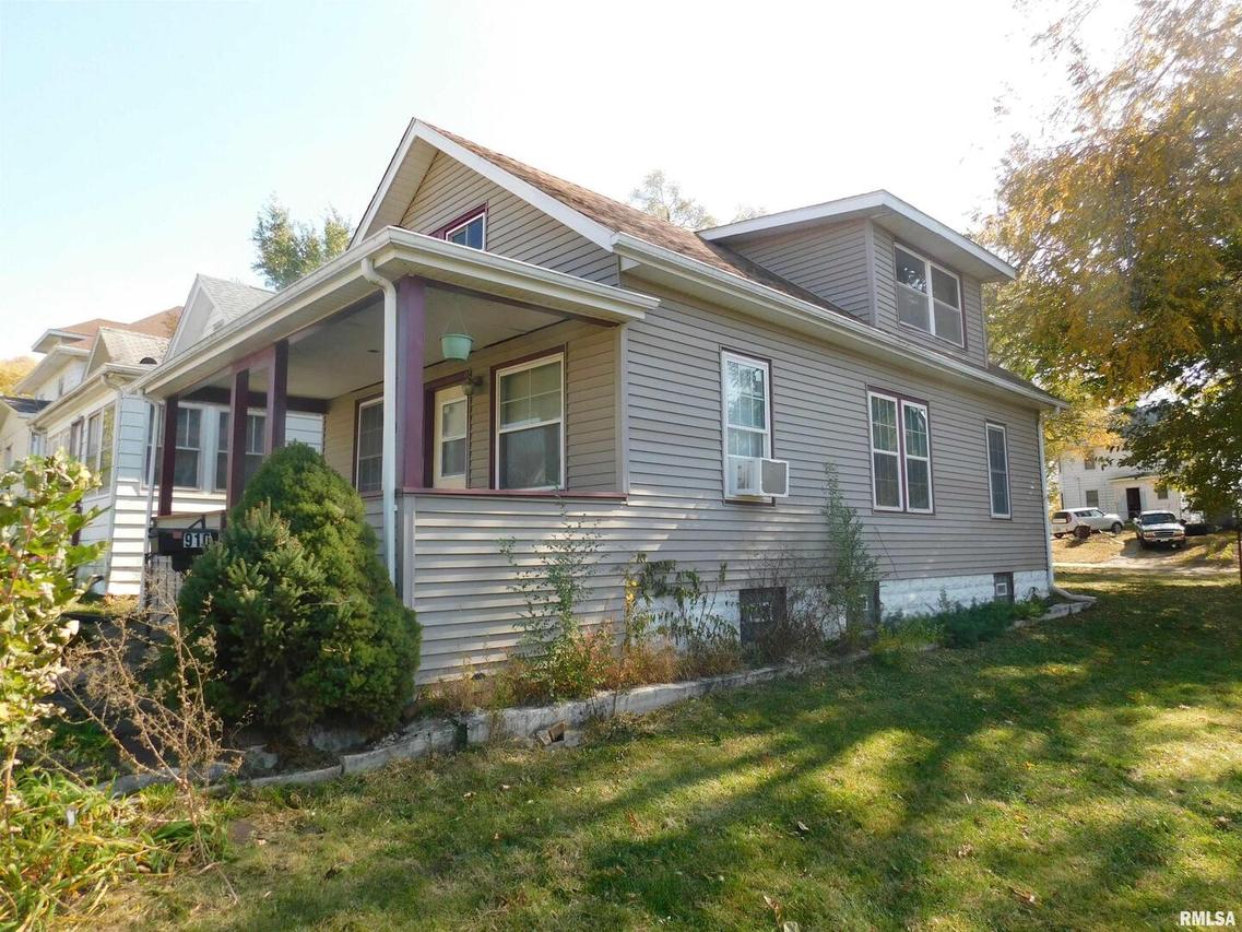 910 14th Ave., Rock Island, IL 61201