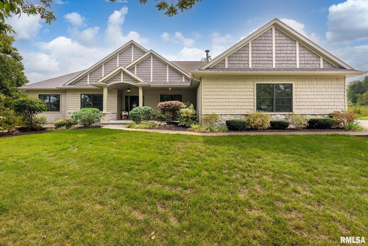 2571 N 2000th Ave., Coal Valley, IL 61240