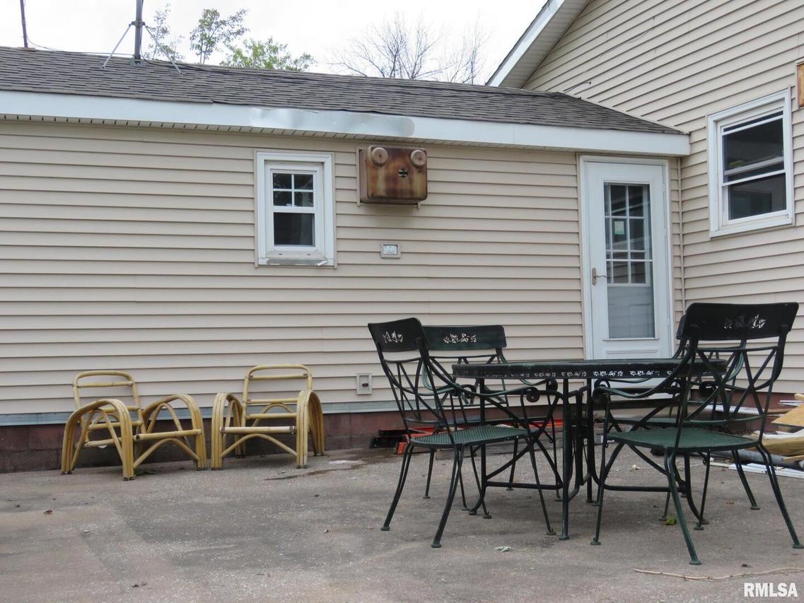 3900 N Shore Dr., Moline, IL 61265