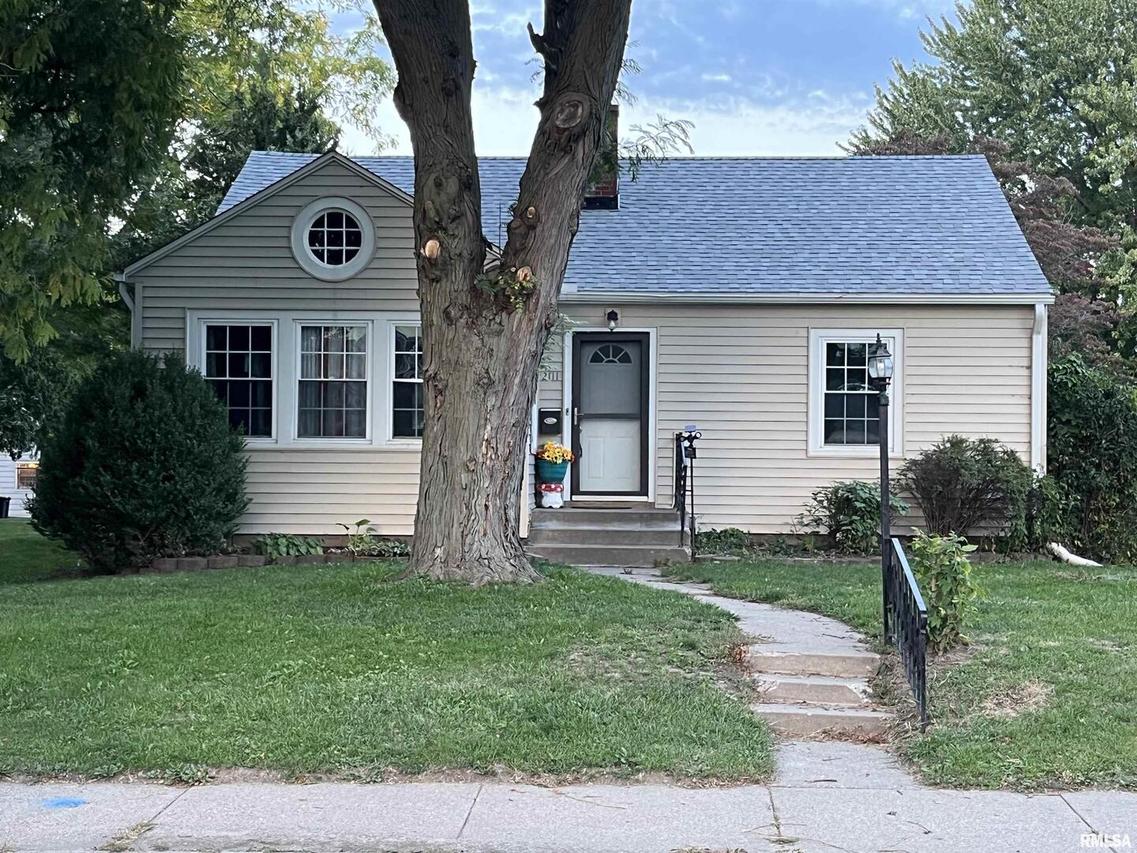 2111 16th St., Rock Island, IL 61201