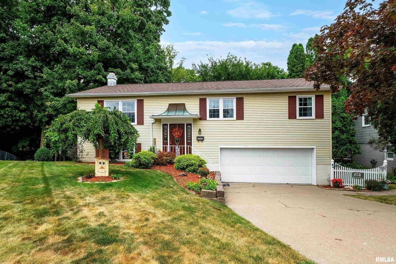 5202 14th Avenue Ct., Moline, IL 61265