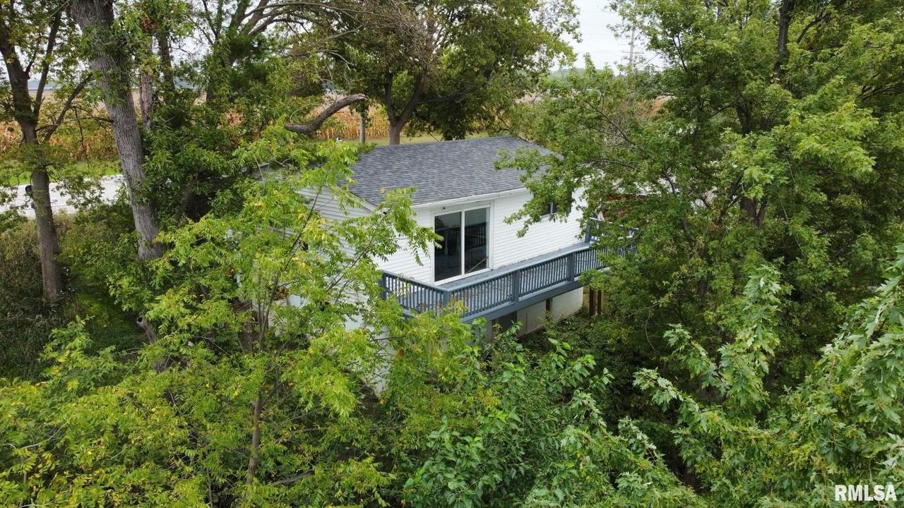 306 76th St., Keithsburg, IL 61442