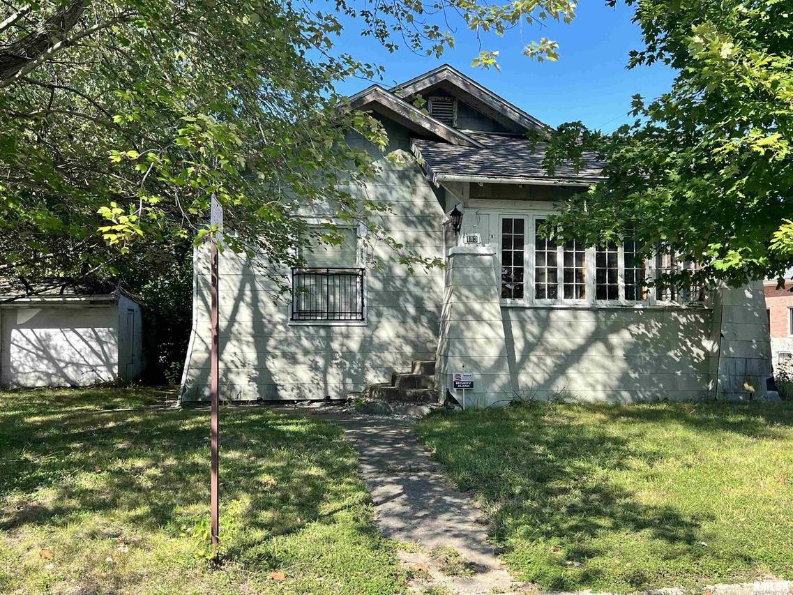 113 W Maple St., Herrin, IL 62948