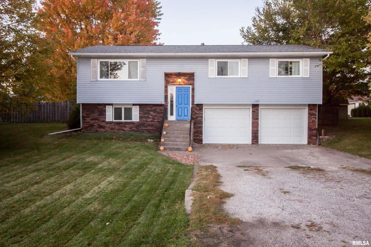 1409 10th Ave., Viola, IL 61486