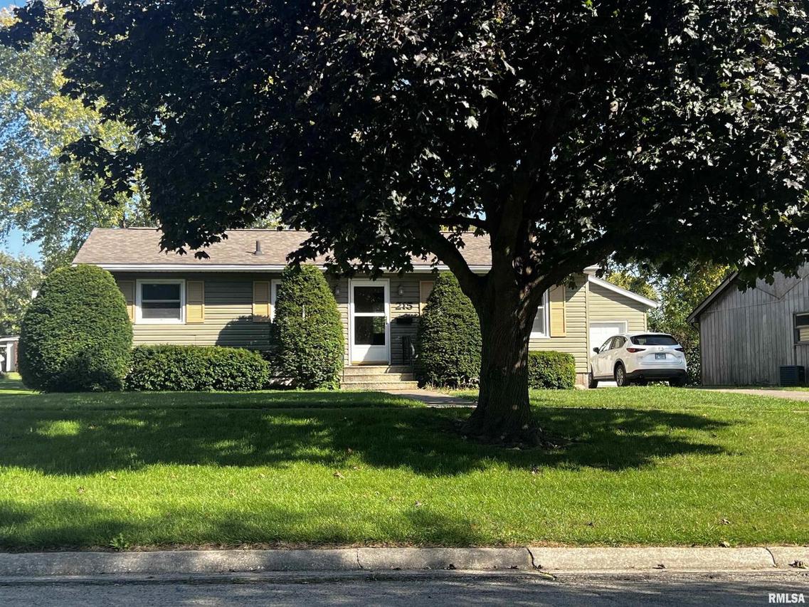 215 S Main St., Cambridge, IL 61238