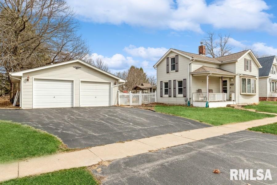 1906 13th St., Viola, IL 61486