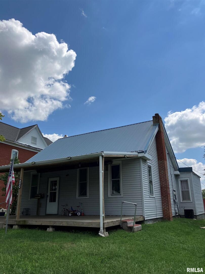 1706 Chestnut St., Quincy, IL 62301
