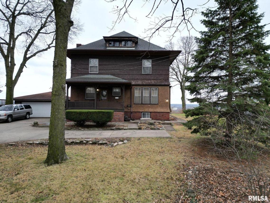 1118 NE Glen Oak Ave., Peoria, IL 61603