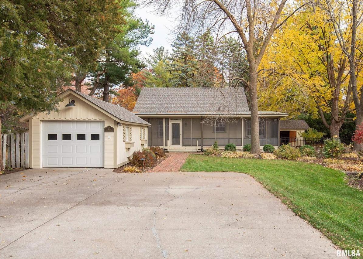 910 37th St., Moline, IL 61265