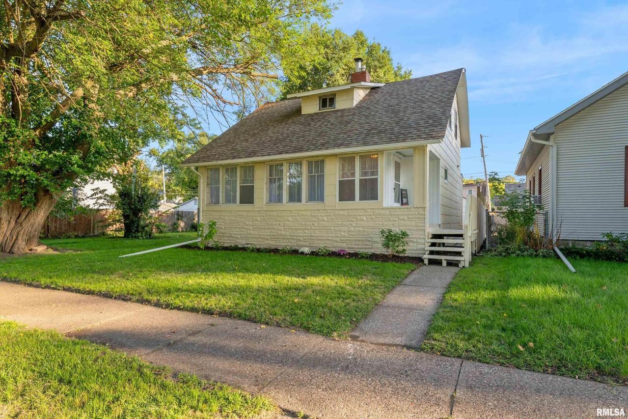 130 15th Ave., East Moline, IL 61244