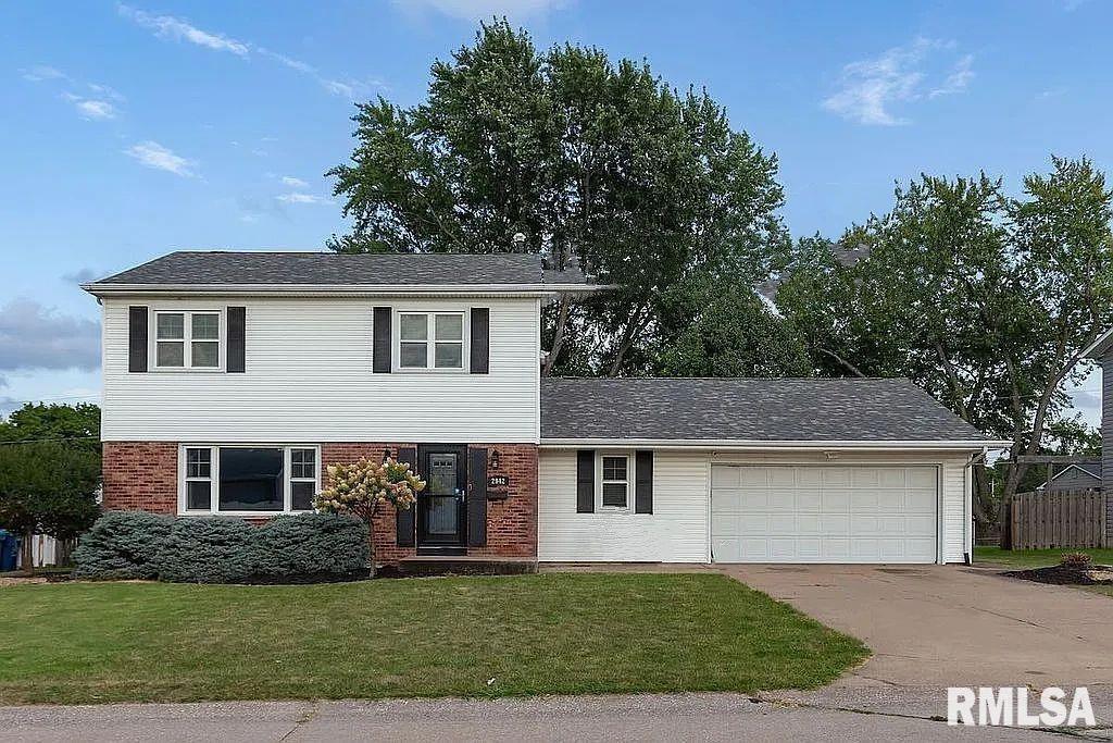 2942 9th St., East Moline, IL 61244