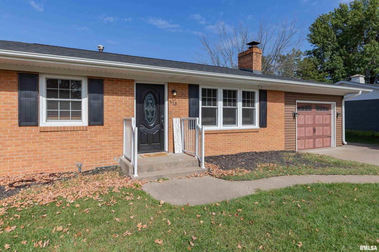 613 5th Avenue Pl., Andalusia, IL 61232