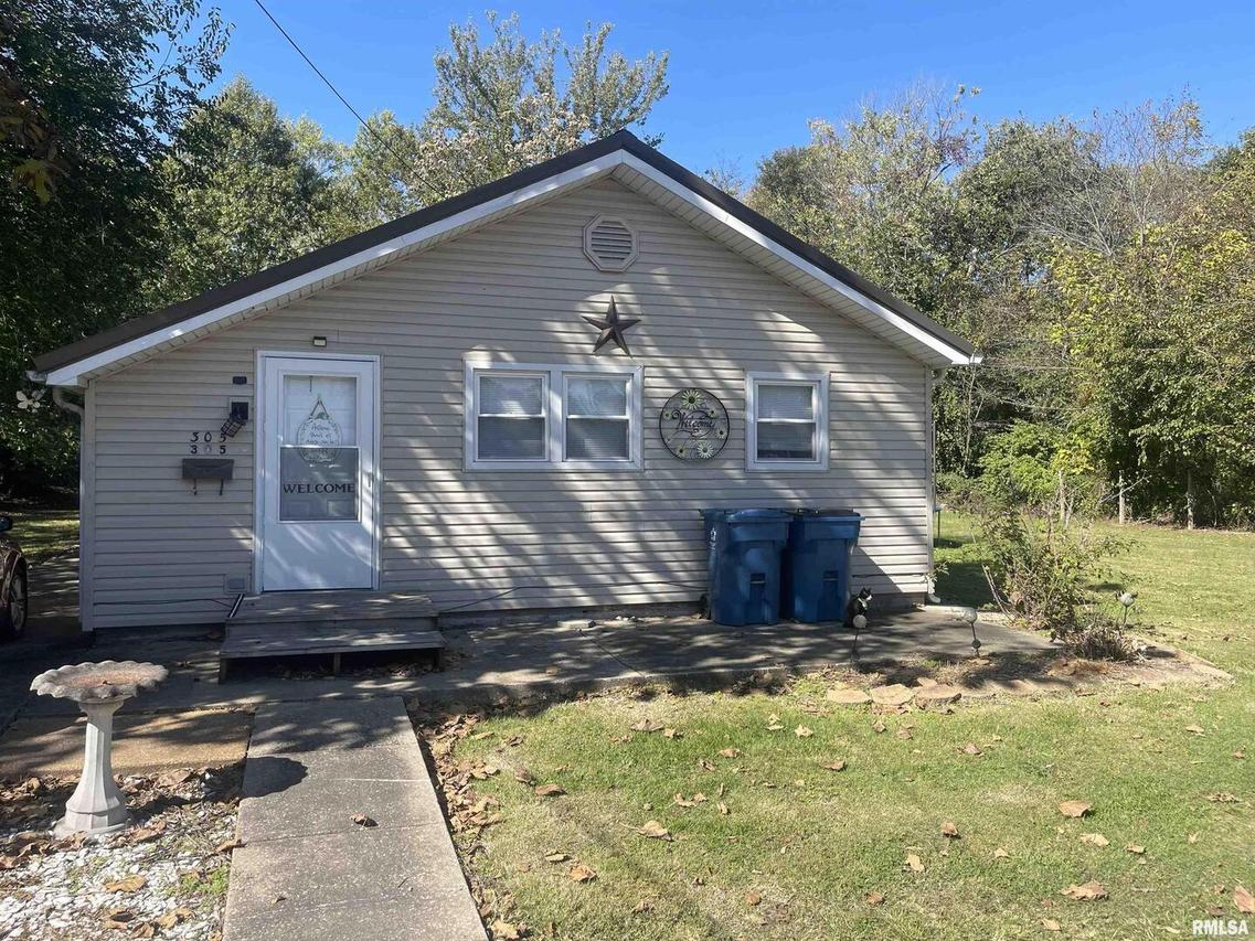 305 N Stotlar St., Benton, IL 62812