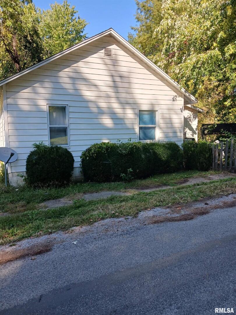 705 W Lindell St., West Frankfort, IL 62896