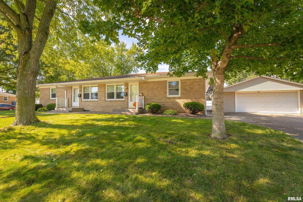 3161-3163 5th St., East Moline, IL 61244