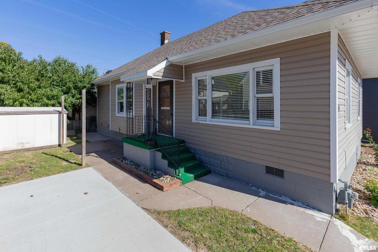1009 19th Ave., Moline, IL 61265