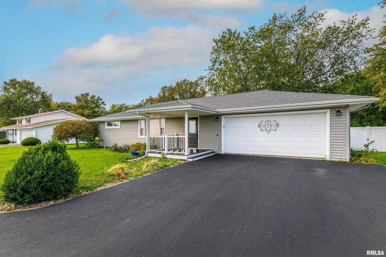 235 E 7th St., Woodhull, IL 61490