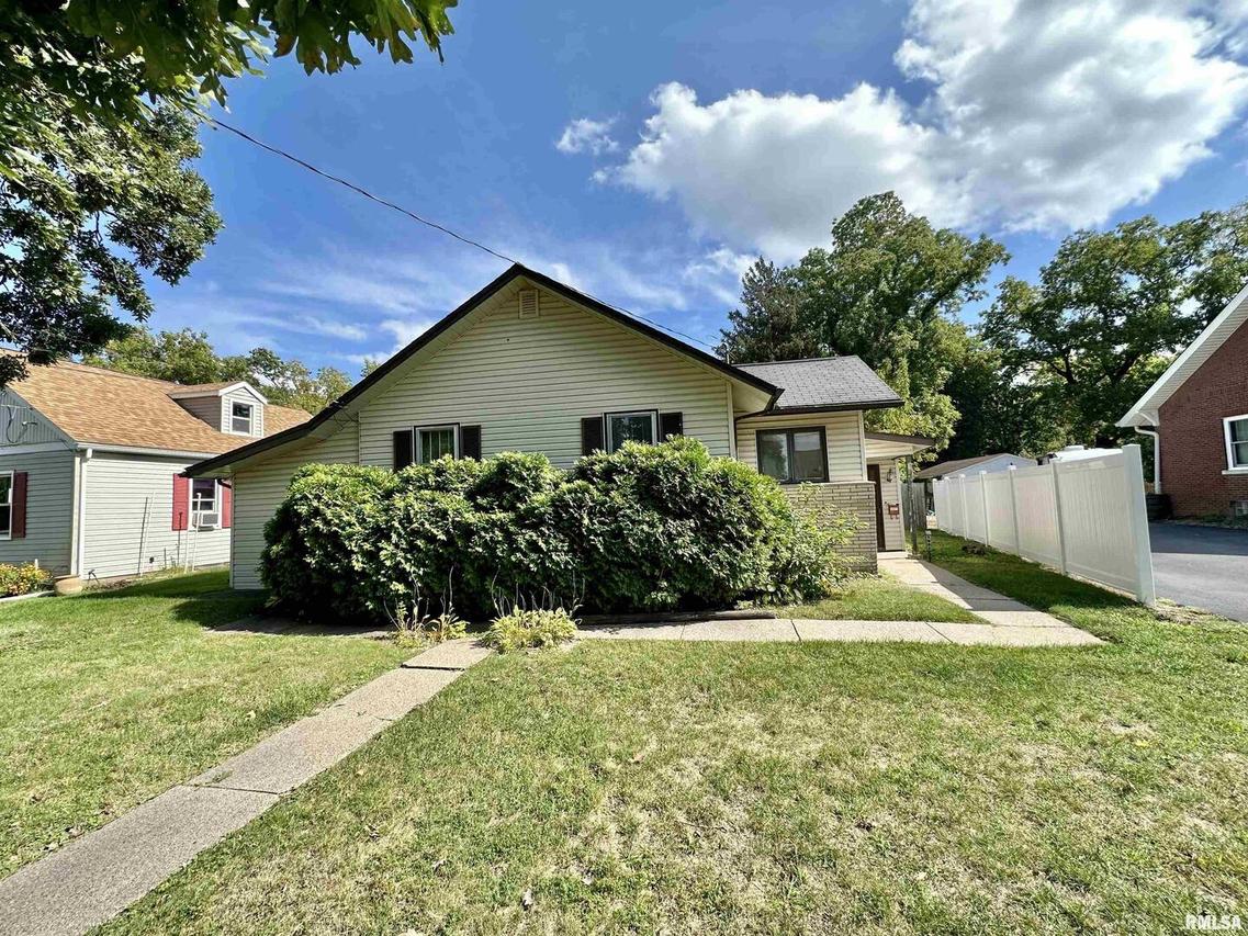 1902 34th St., Moline, IL 61265
