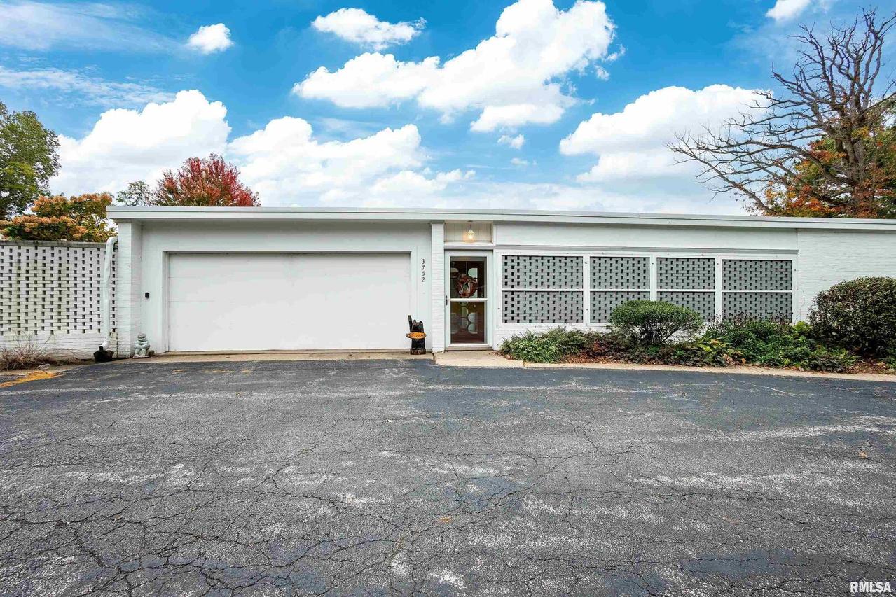 3752 47th Street Dr., Moline, IL 61265