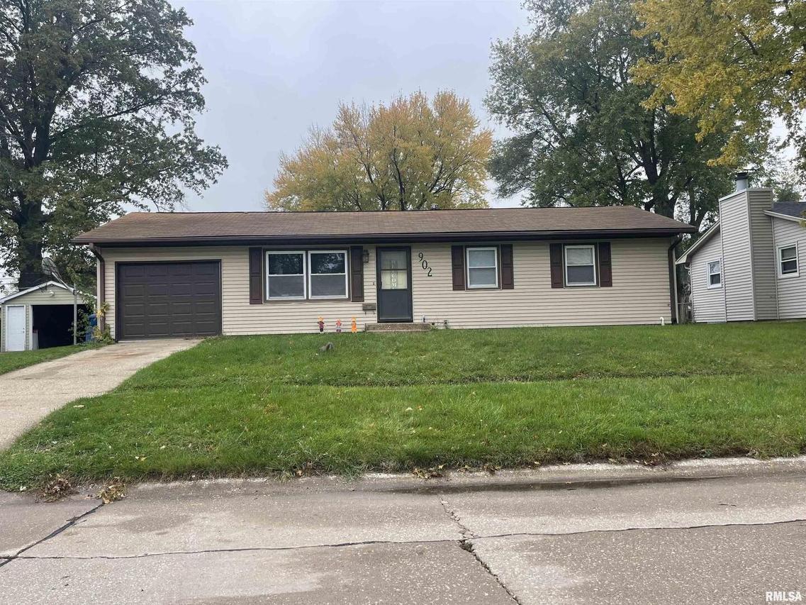 902 13th St., Silvis, IL 61282