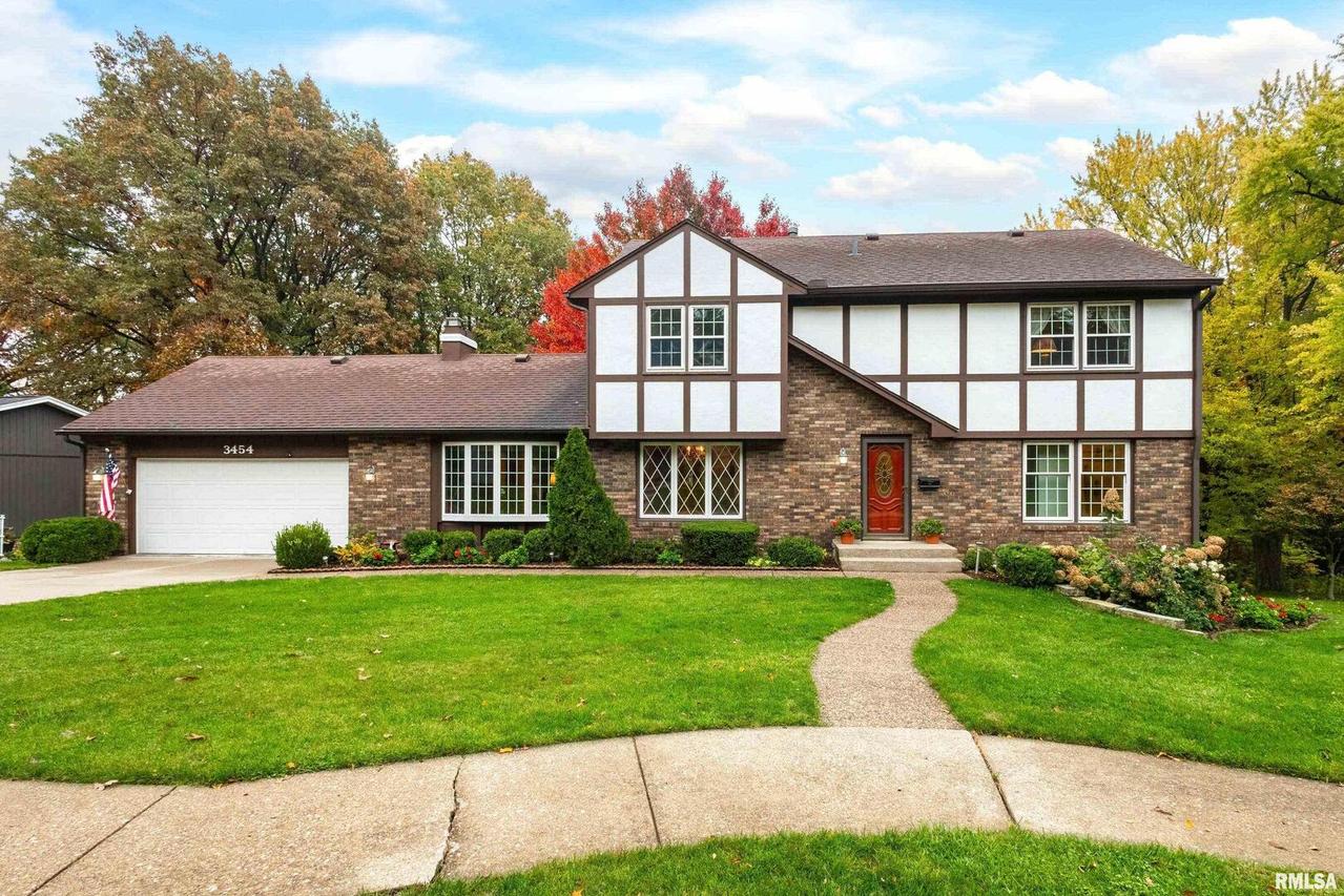 3454 52nd St., Moline, IL 61265