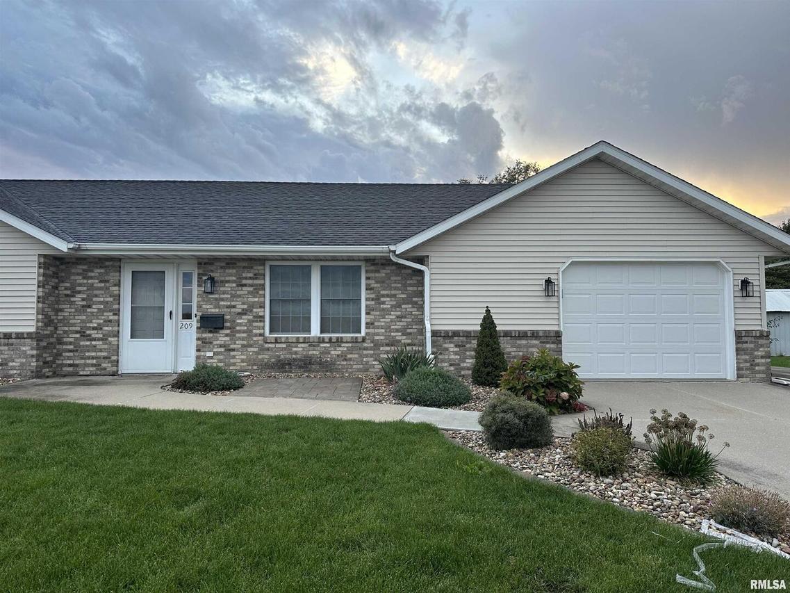 209 N Chicago St., Geneseo, IL 61254
