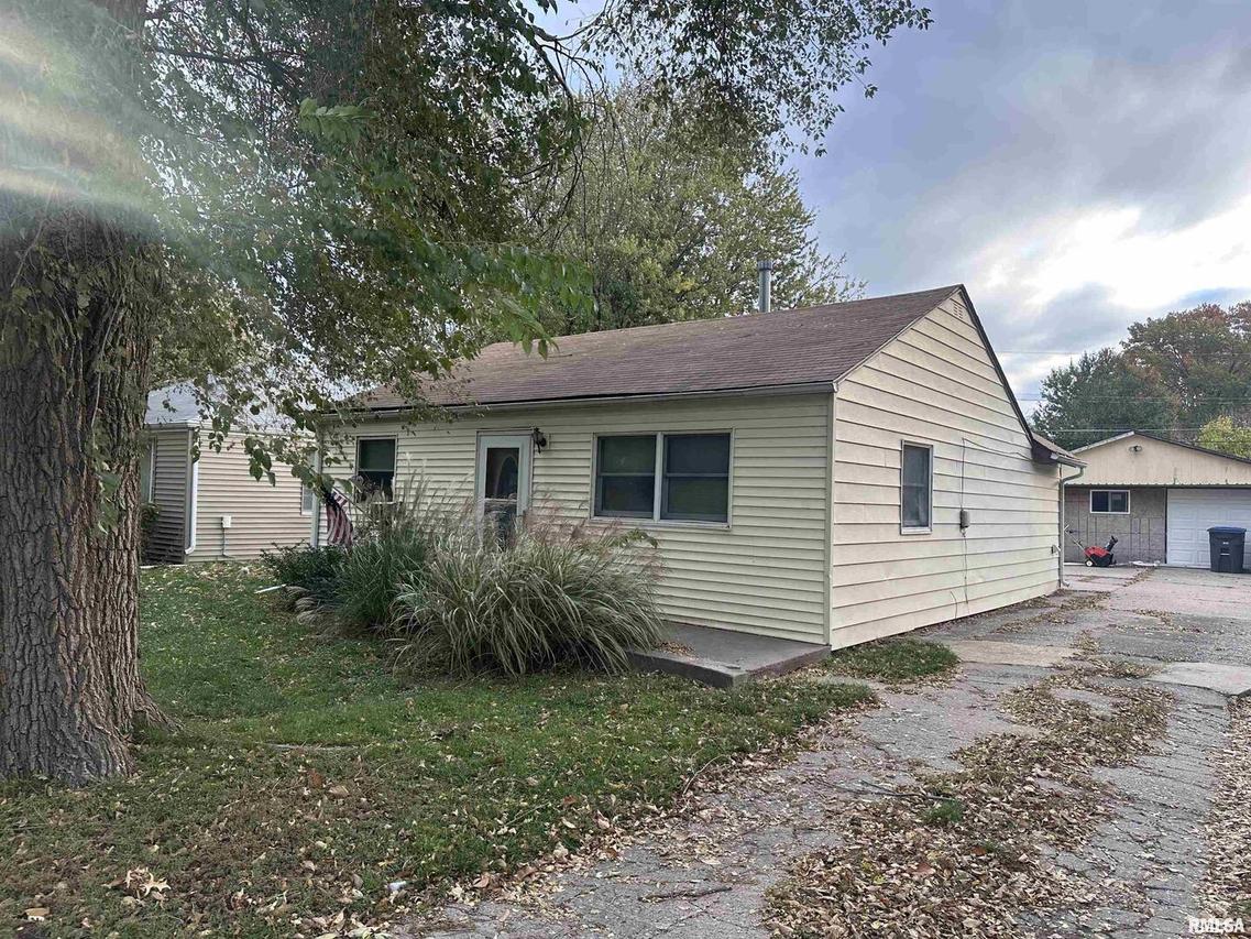 241 4th St., Milan, IL 61264