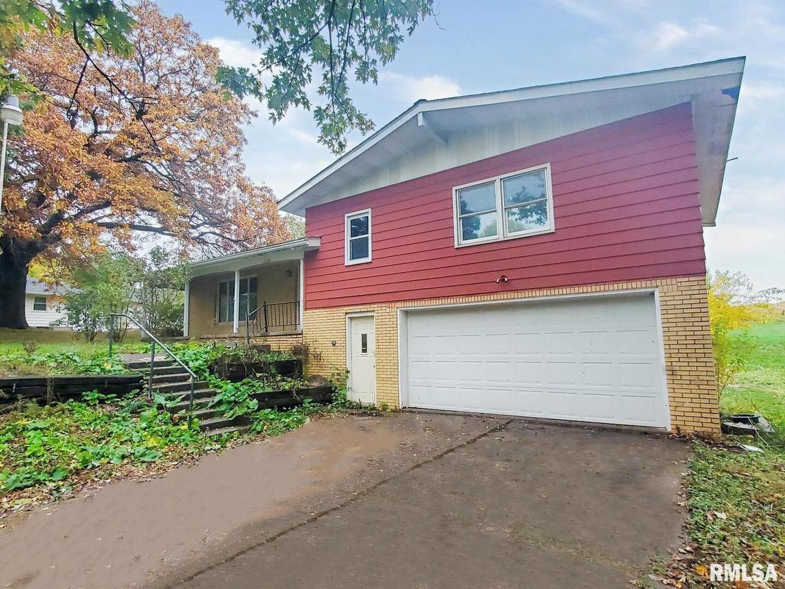 1204 14th St., Viola, IL 61486