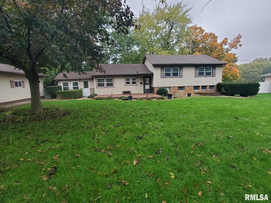 324 S Main St., Cambridge, IL 61238