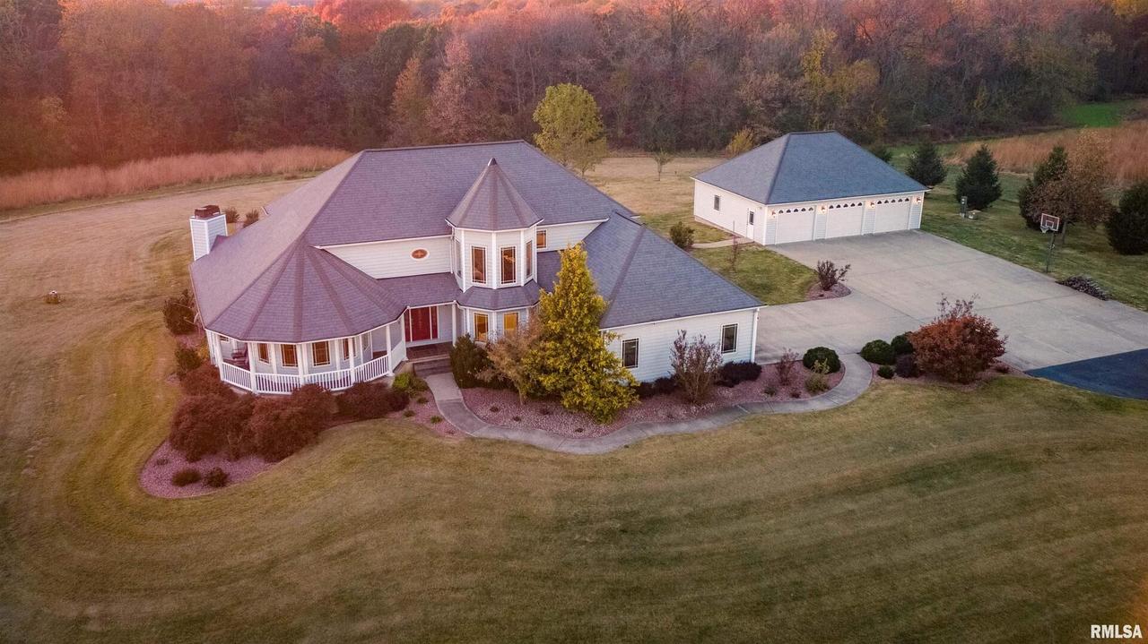 295 Williams Ridge Ln., Cobden, IL 62920