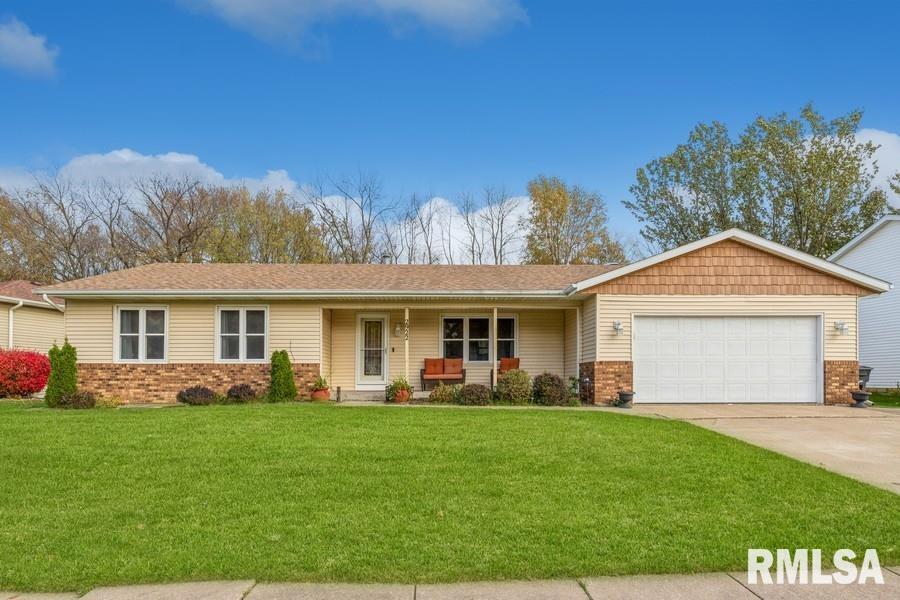 2922 56th Street Ct., Moline, IL 61265