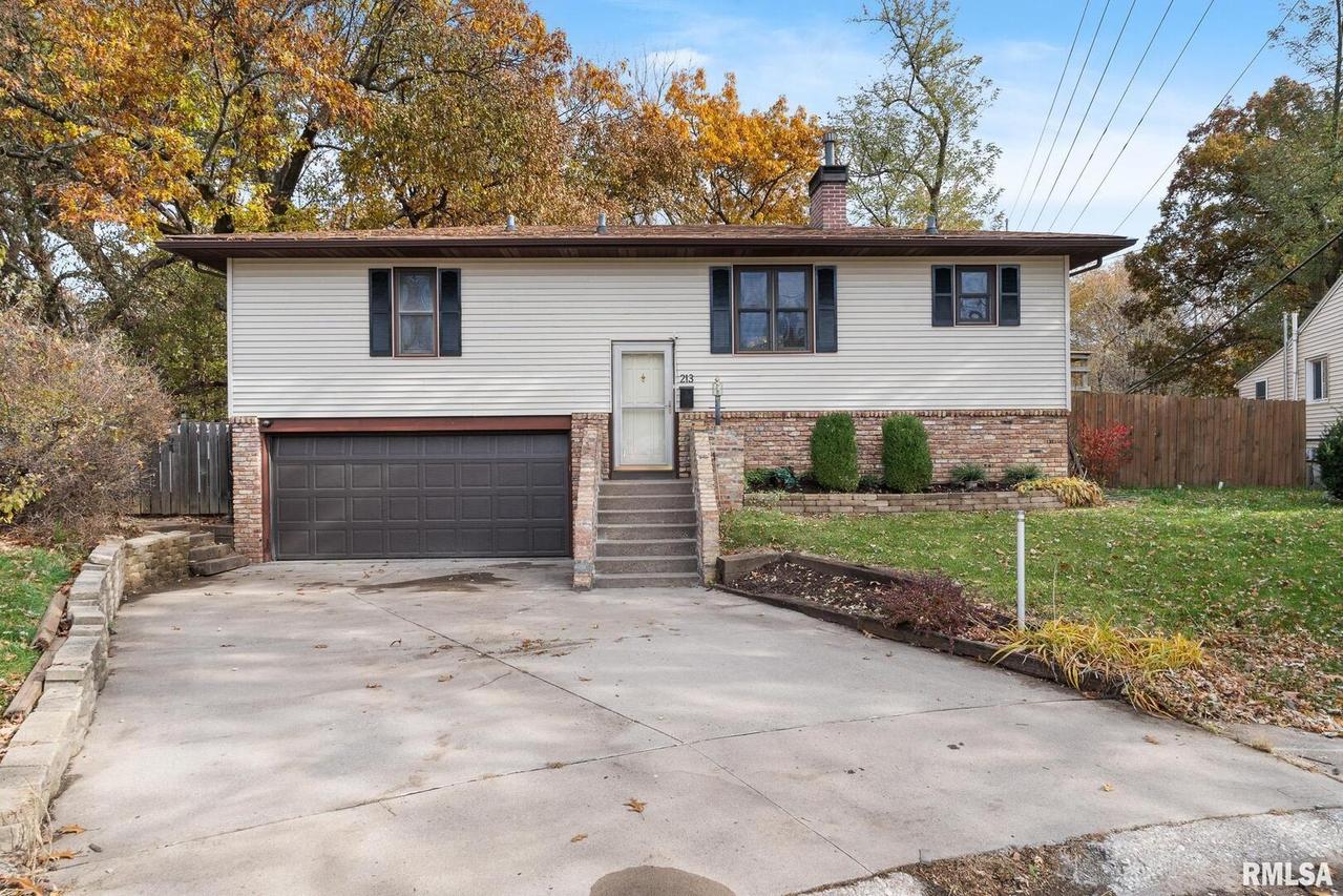 213 27th Avenue Ct., Moline, IL 61265