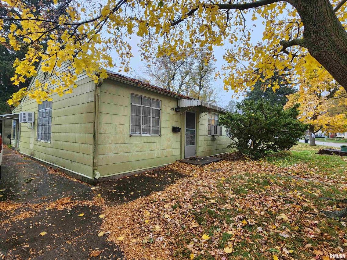 926 40th Street Ct., Moline, IL 61265