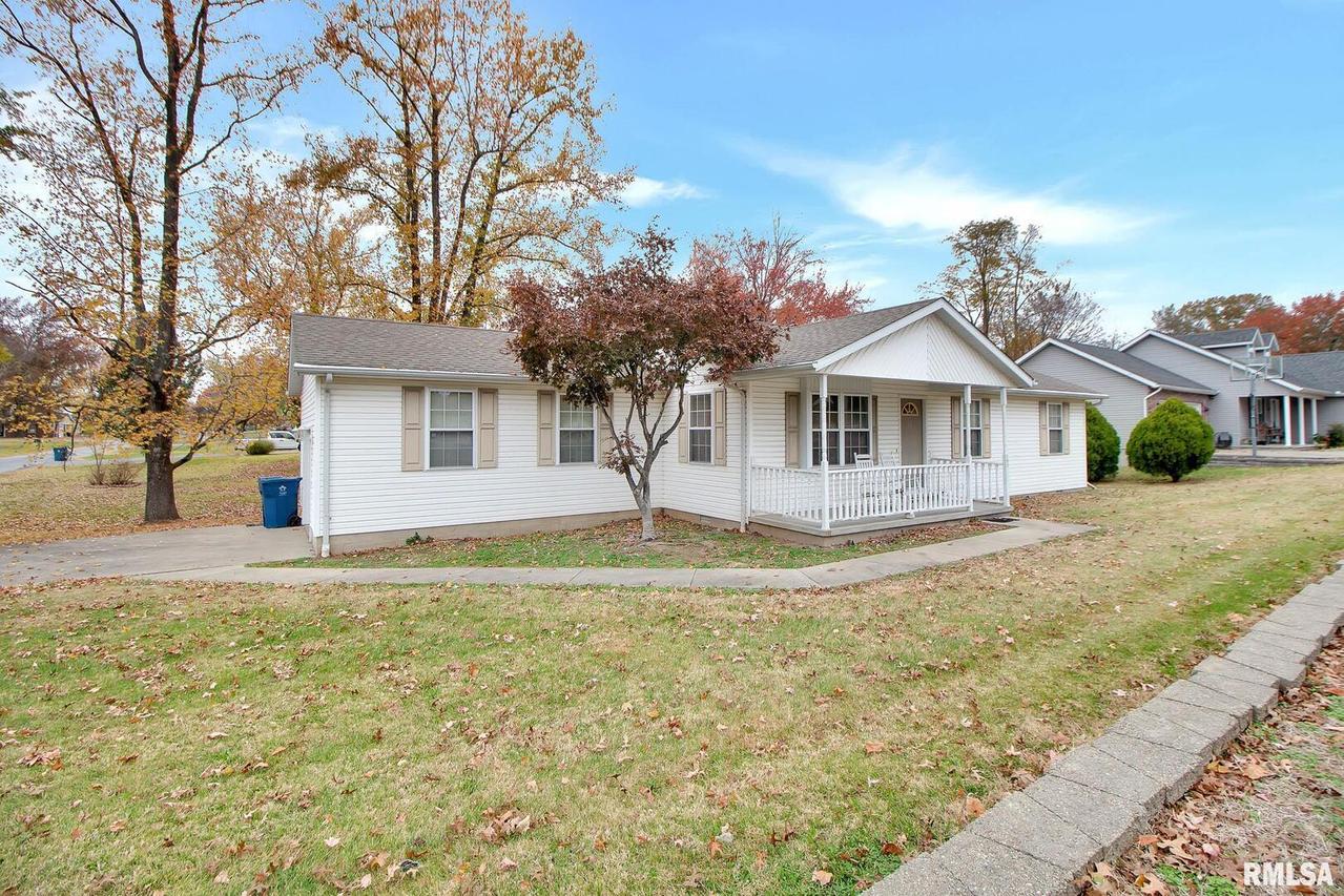 105 S Greenbriar St., Carterville, IL 62918