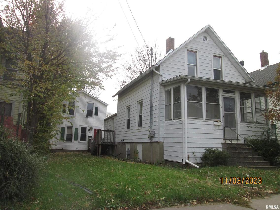 138 & 140 4th Ave., Moline, IL 61265