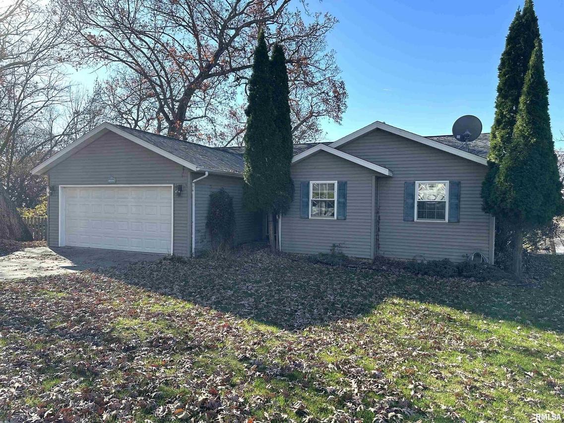 213 Walnut St., Savanna, IL 61074