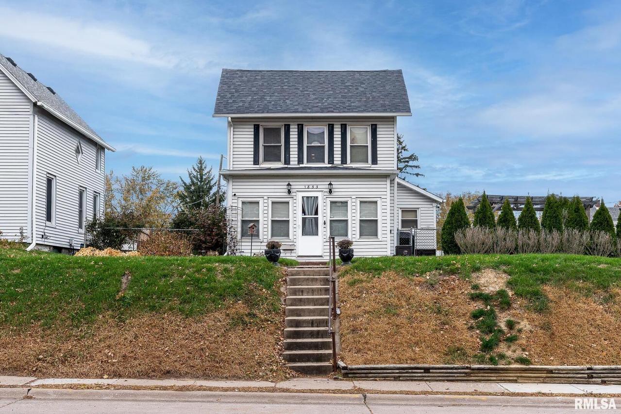 1833 20th Ave., Moline, IL 61265